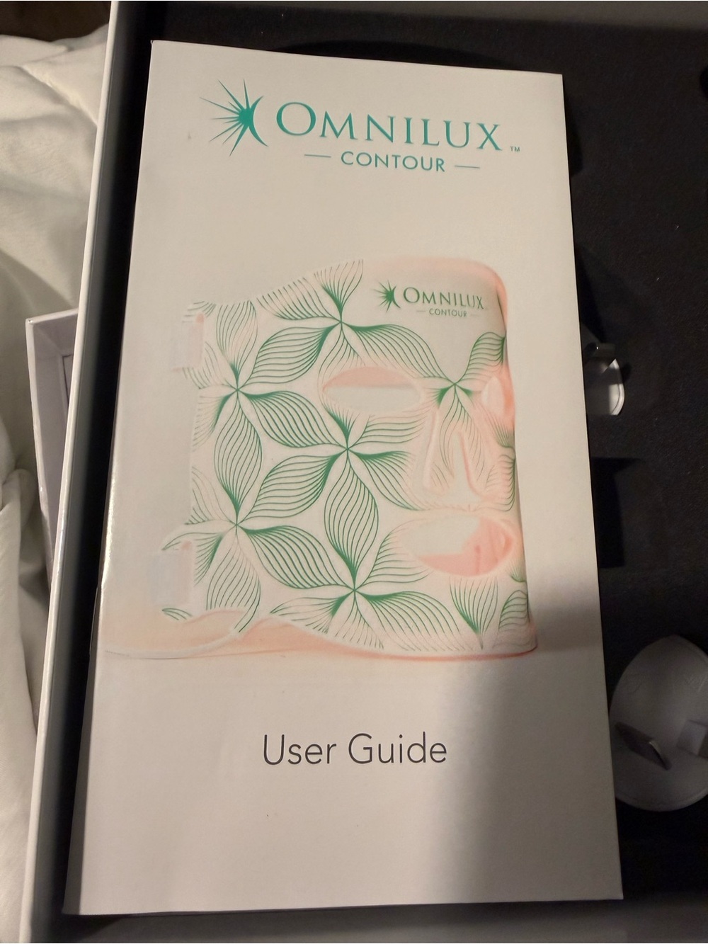 Contour LED Mask & Neck Treatment - White/Green - Picture 7 of 8